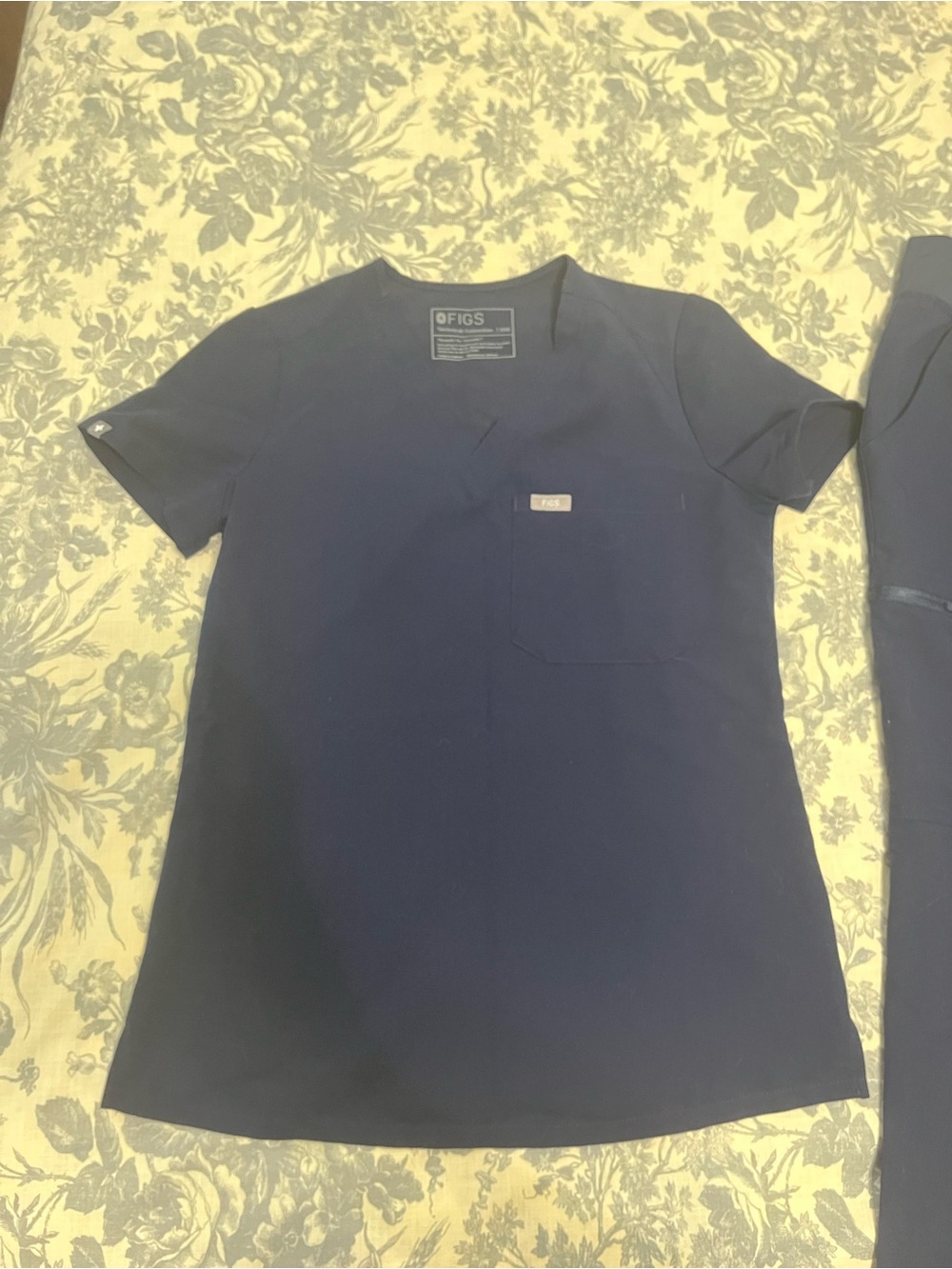 FIGS Catarina One-Pocket Scrub Top in Navy